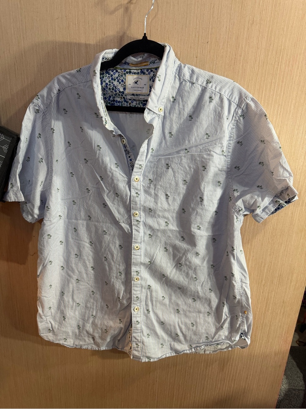 Cactusman Light Blue Striped Short Sleeve Button-Down with Palm Print Size XL